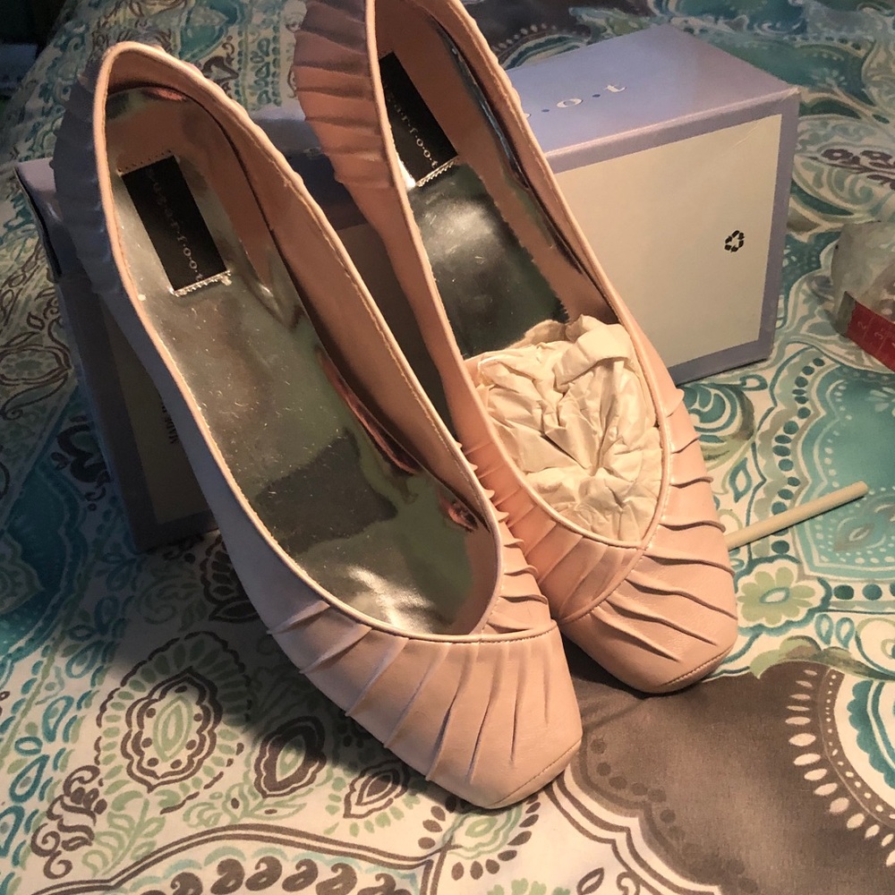 Pink flats NIB size 11 B Sugarfoot ballerina toe/pleated at toes and heels